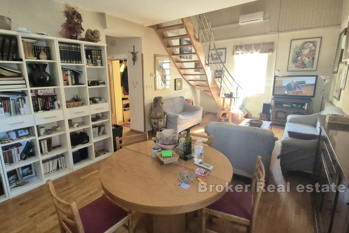 Appartement de deux étages dans un endroit attrayant
