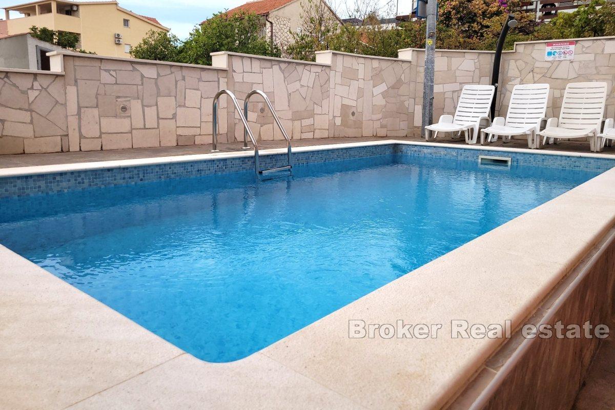 Casa con vista e piscina