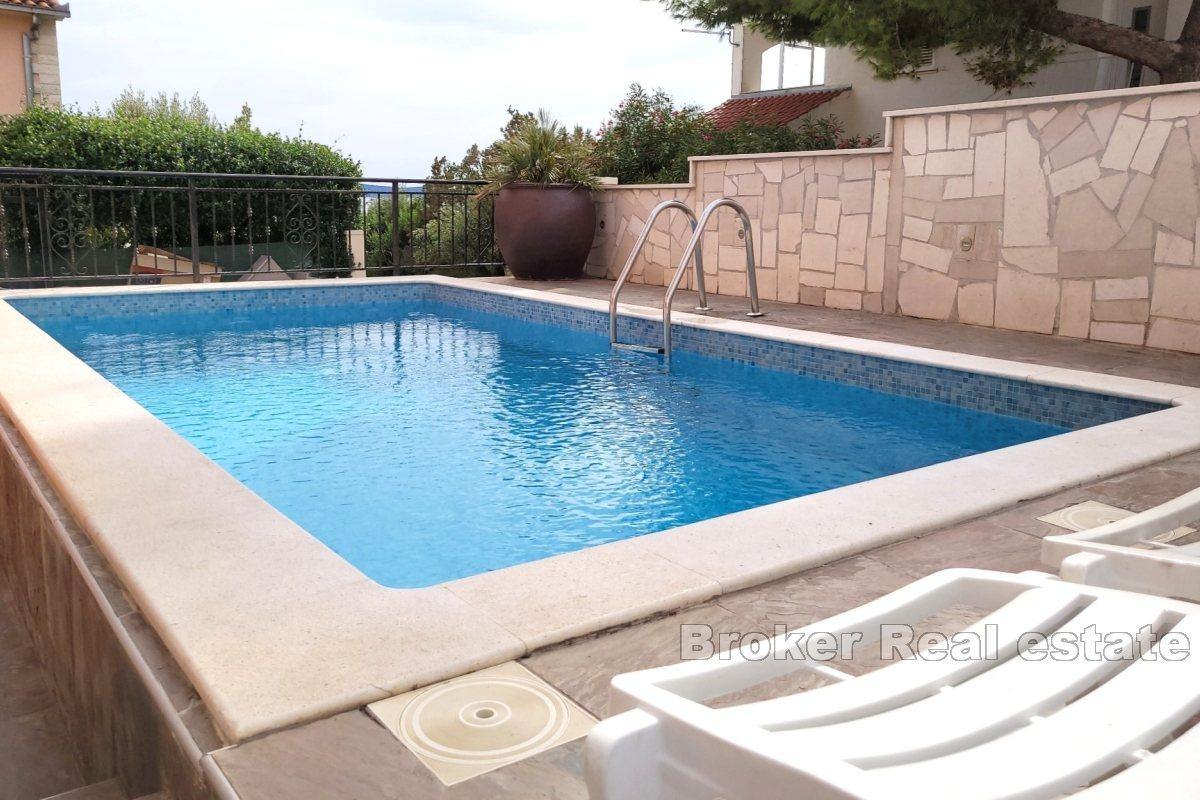 Casa con vista e piscina