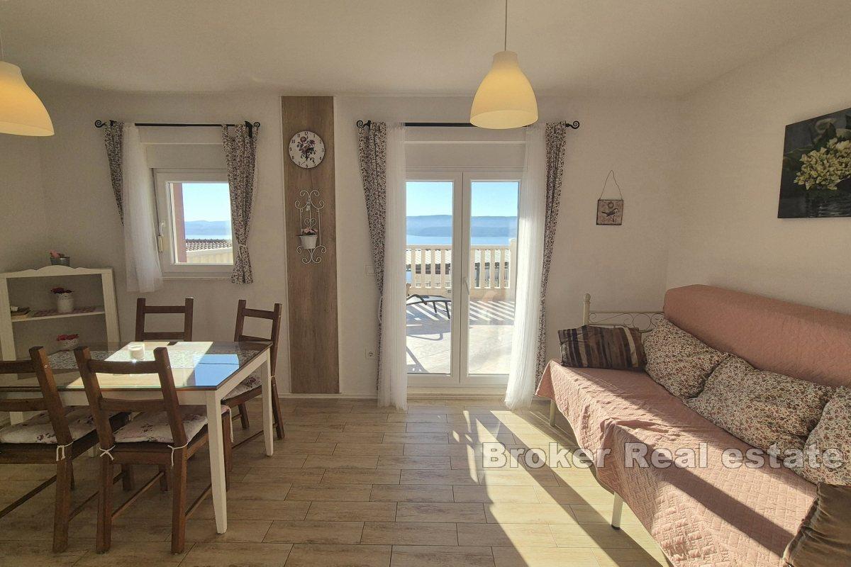 Casa bifamiliare con due appartamenti