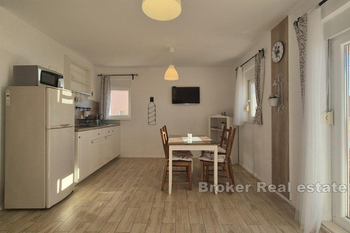 Casa bifamiliare con due appartamenti