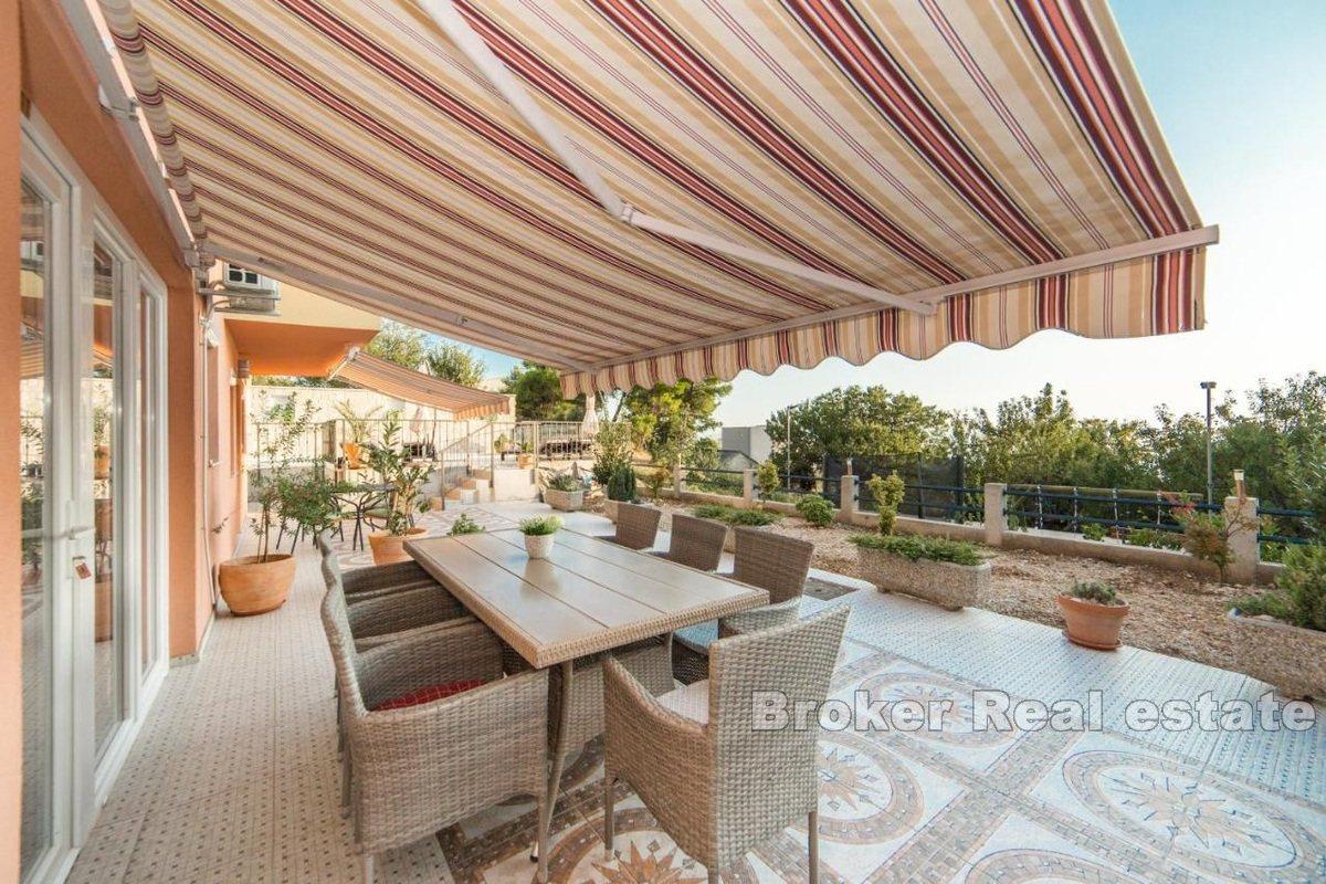 Apartmenthaus mit Meerblick
