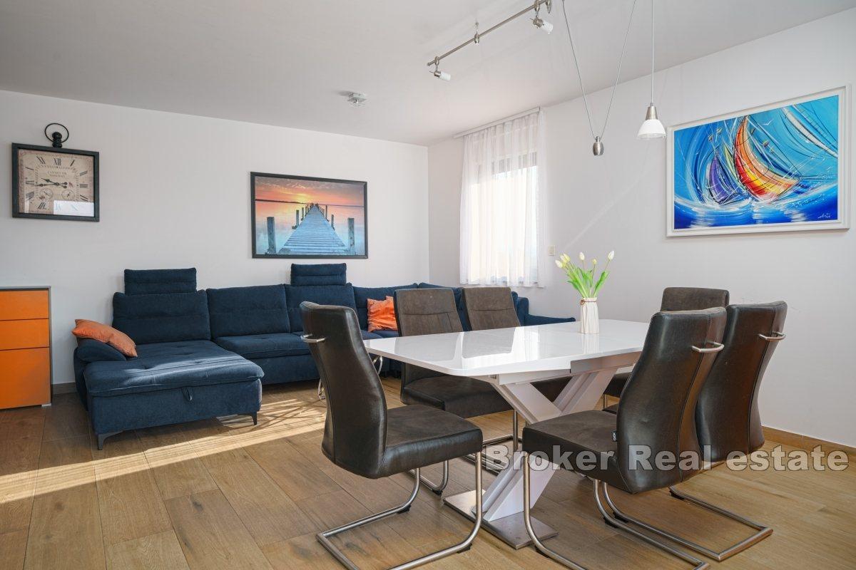 Пентхаус с бассейном у моря