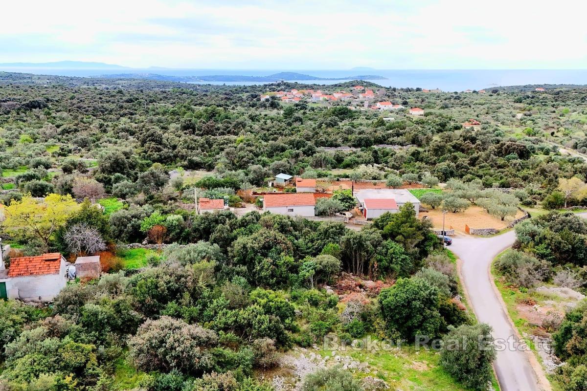 Terrain constructible avec infrastructures dans un environnement paisible