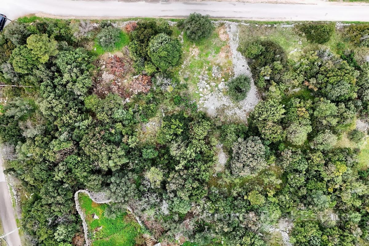 Terrain constructible avec infrastructures dans un environnement paisible
