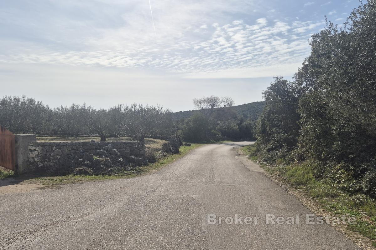 Terrain constructible avec infrastructures dans un environnement paisible