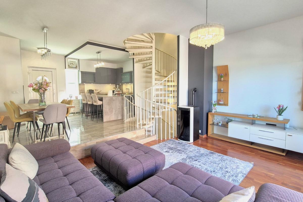 Moderne Drei-Zimmer-Wohnung mit Garage