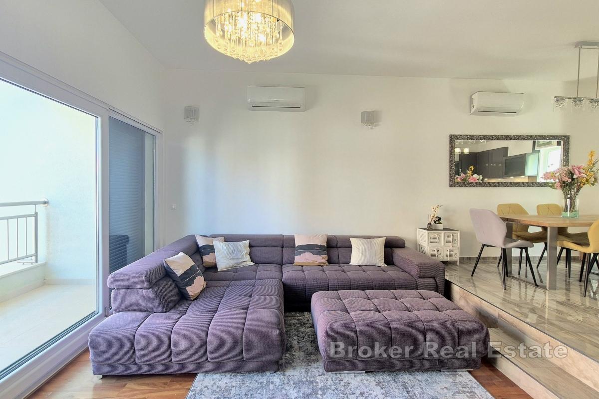 Moderne Drei-Zimmer-Wohnung mit Garage