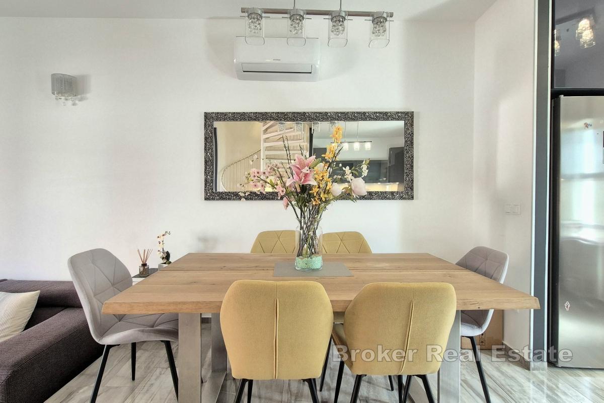 Moderne Drei-Zimmer-Wohnung mit Garage