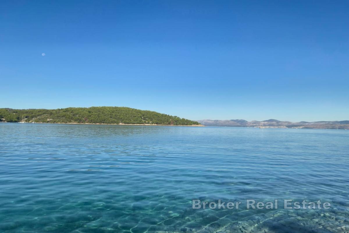 Terrain constructible au calme, en bord de mer