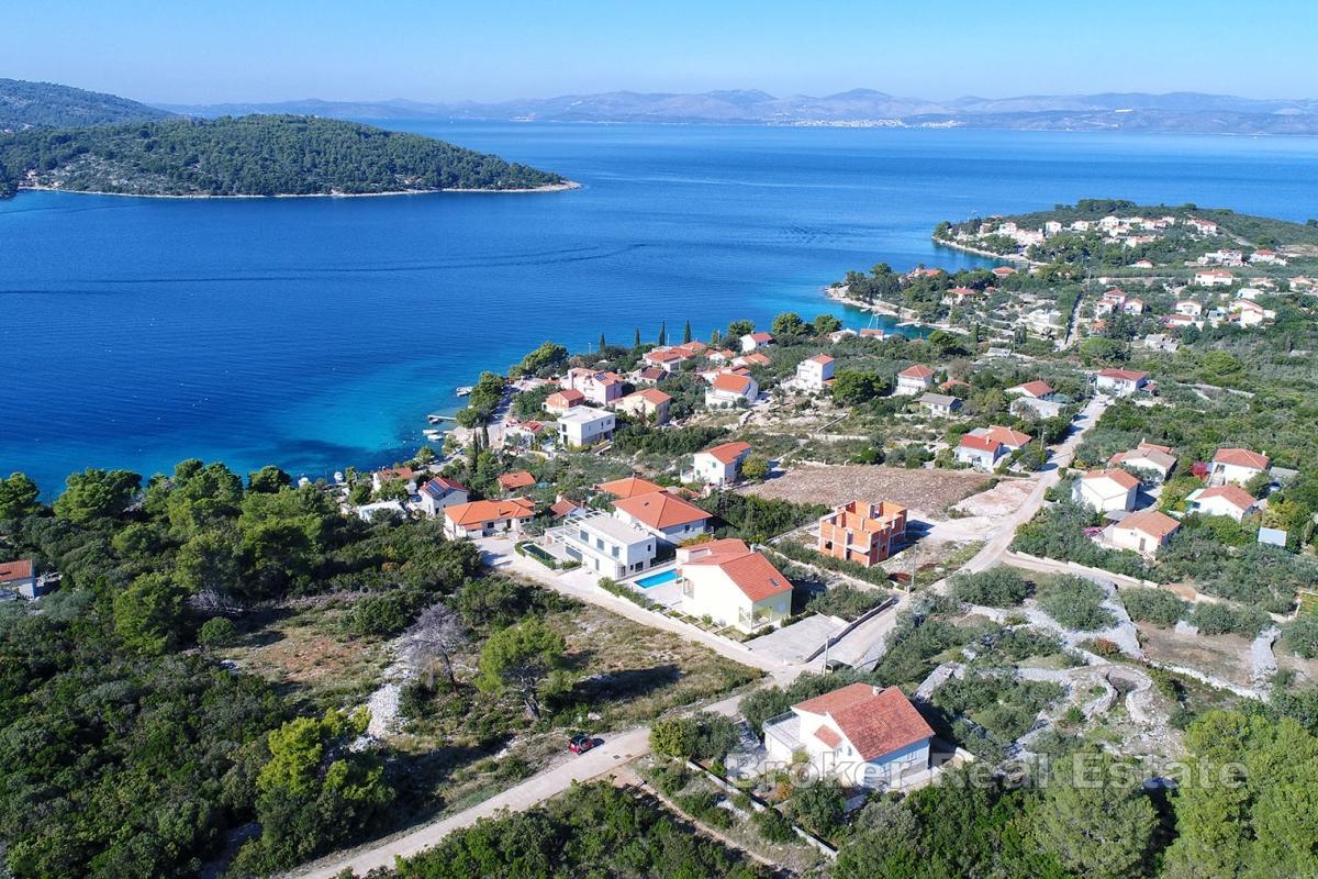 Terreno edificabile sulla costa settentrionale dell'isola, vicino al mare