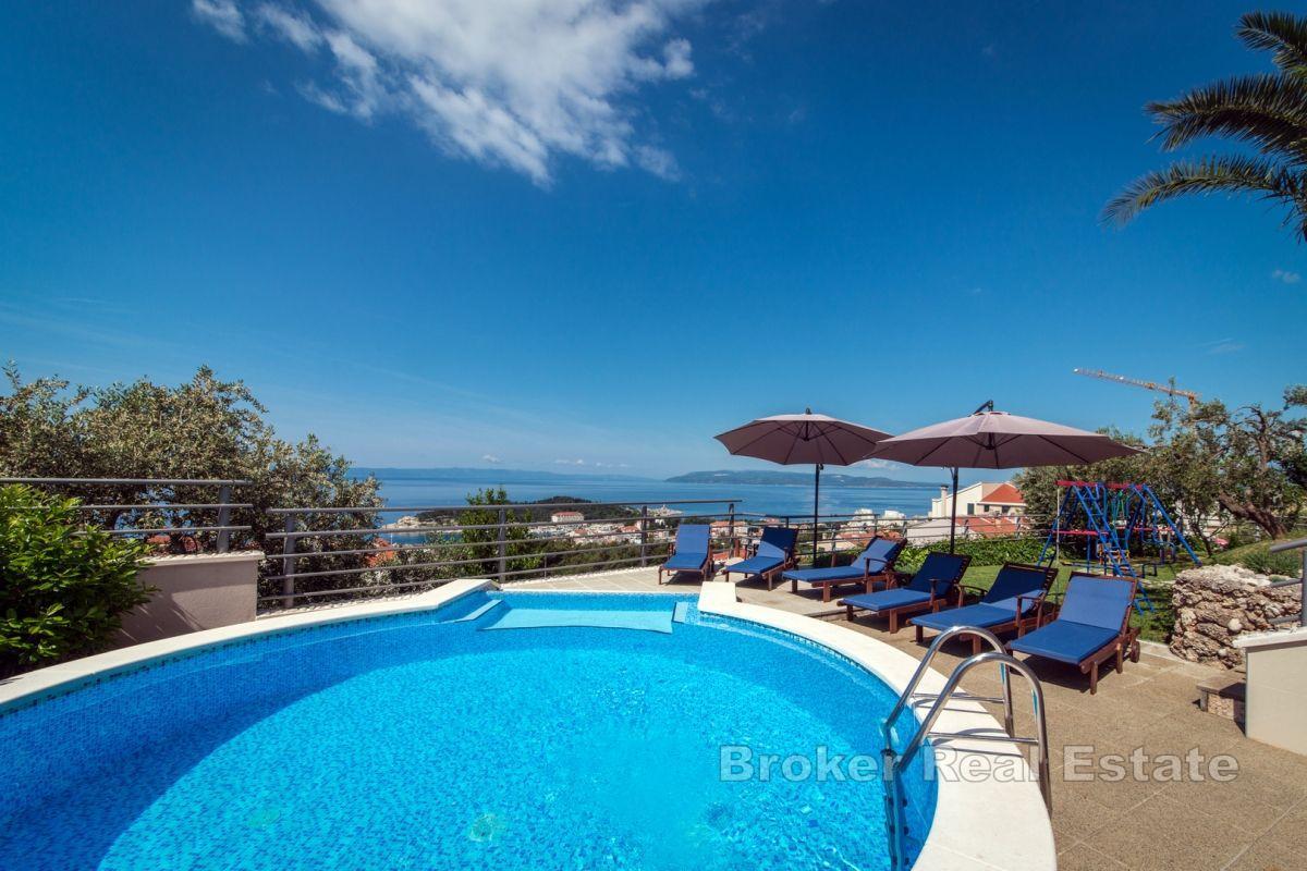 Schöne Ferienvilla mit Panoramablick auf das Meer