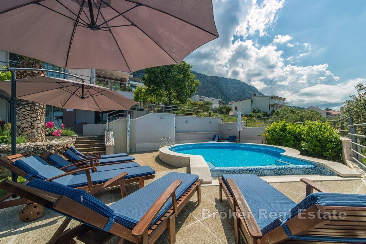 Schöne Ferienvilla mit Panoramablick auf das Meer