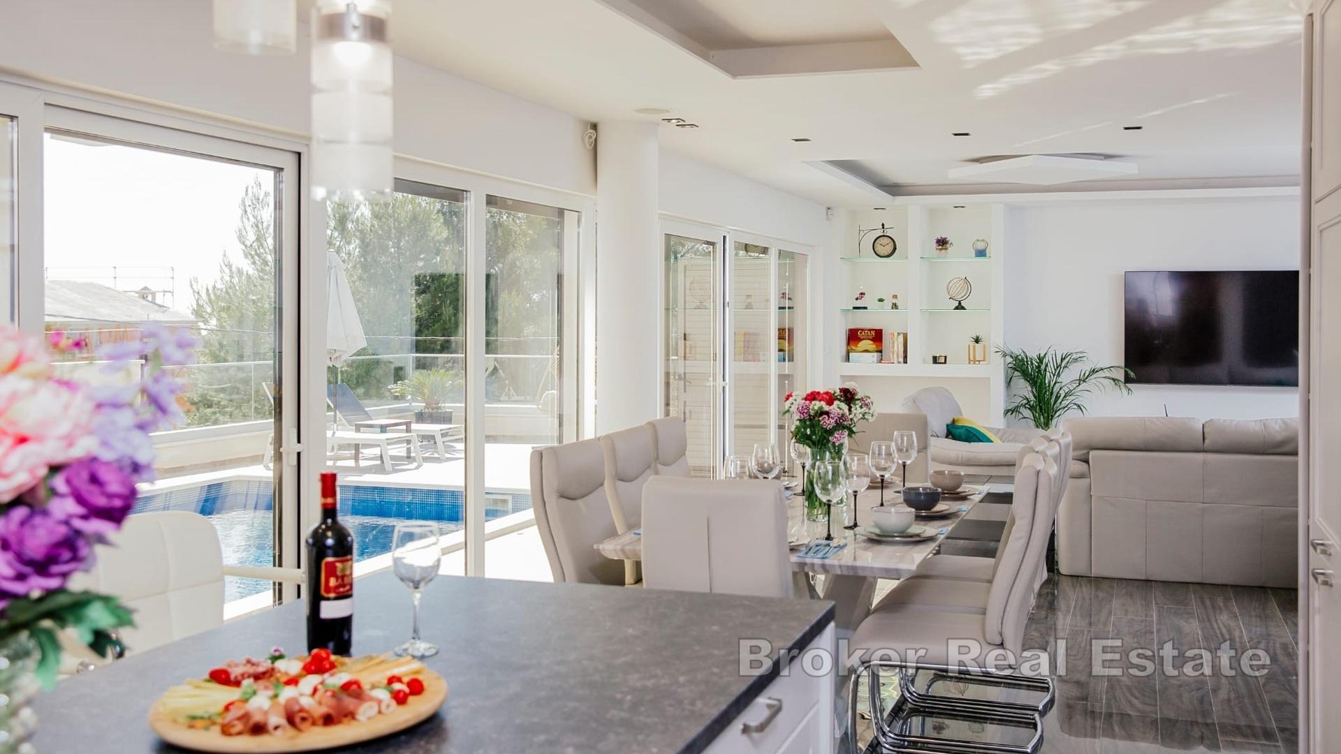 Belle villa avec vue dégagée sur la mer