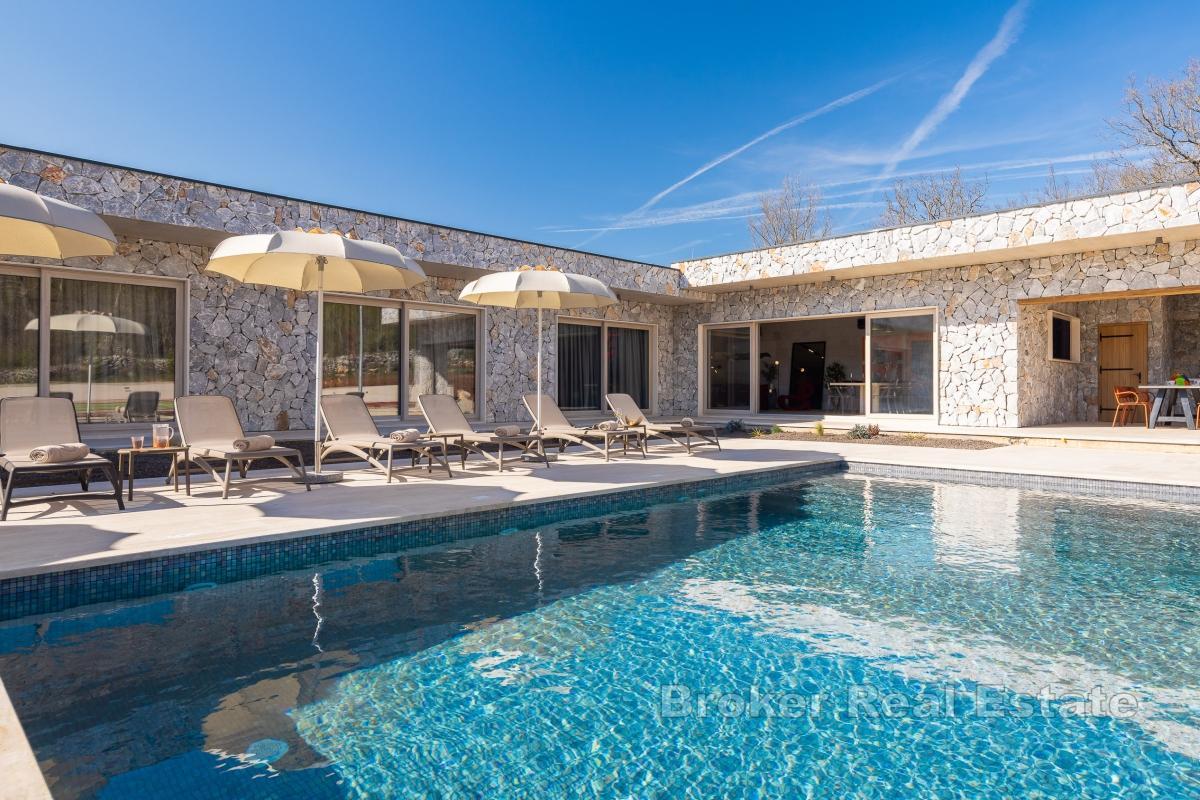 Einzigartige Villa mit Swimmingpool und Tennisplatz in der Nähe von Split