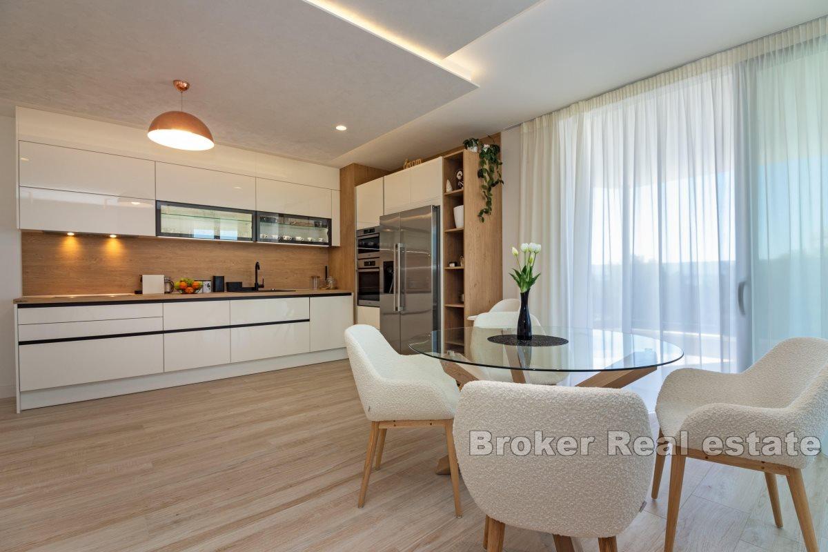 Modernes Penthouse mit Meerblick