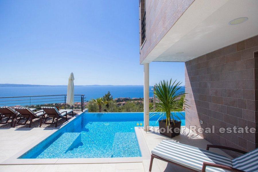 Moderne Villa mit Meerblick zu vermieten