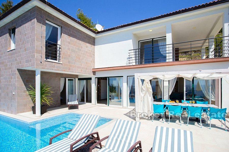 Moderne Villa mit Meerblick zu vermieten