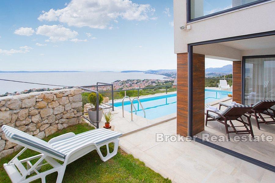 Moderne Villa mit Meerblick zu vermieten