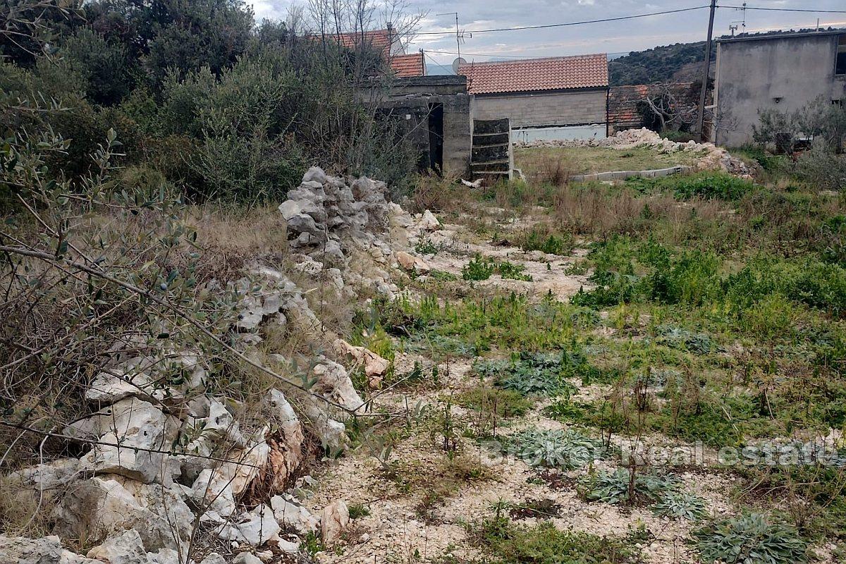 Terreno con una splendida vista e vicino al mare