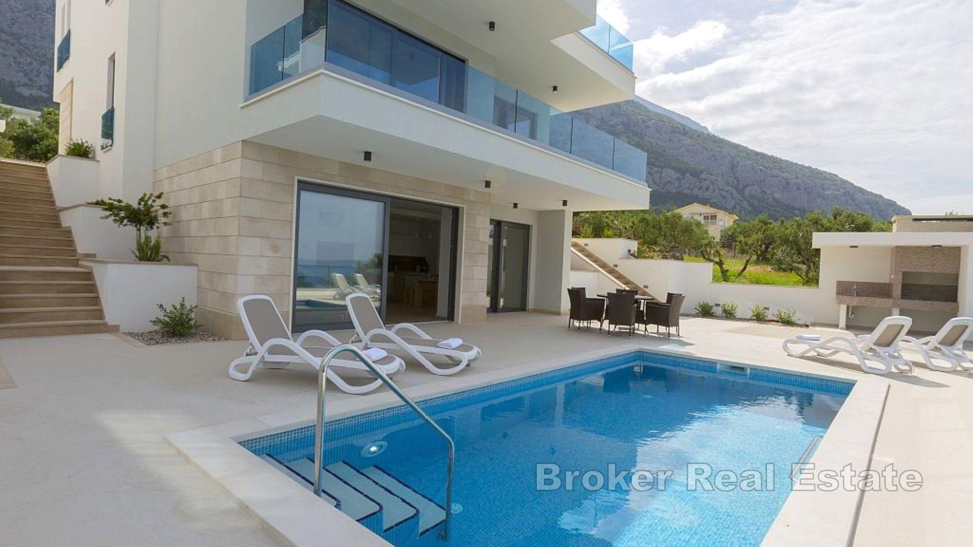 Villa moderne avec vue dégagée sur la mer