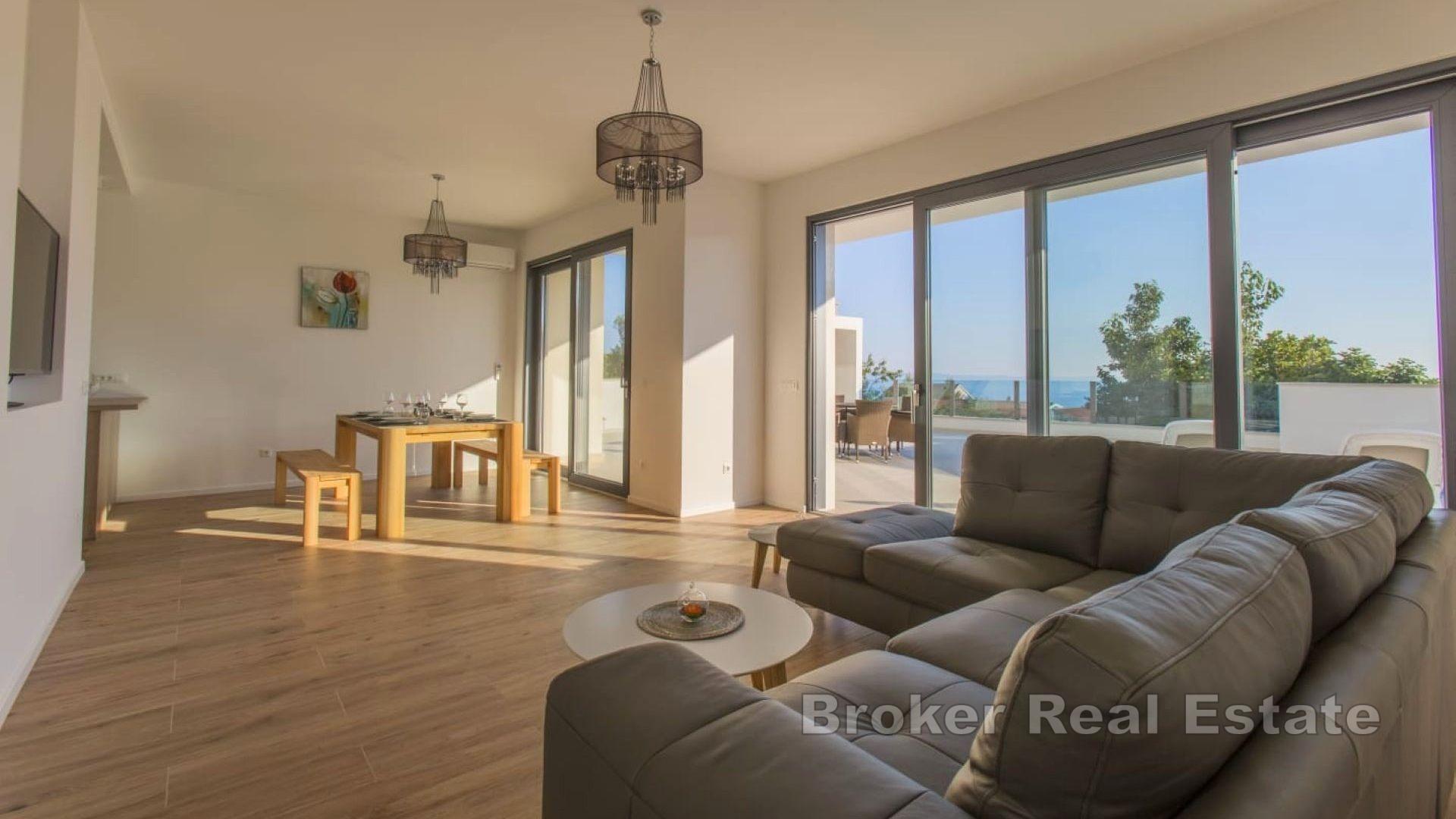 Villa moderne avec vue dégagée sur la mer