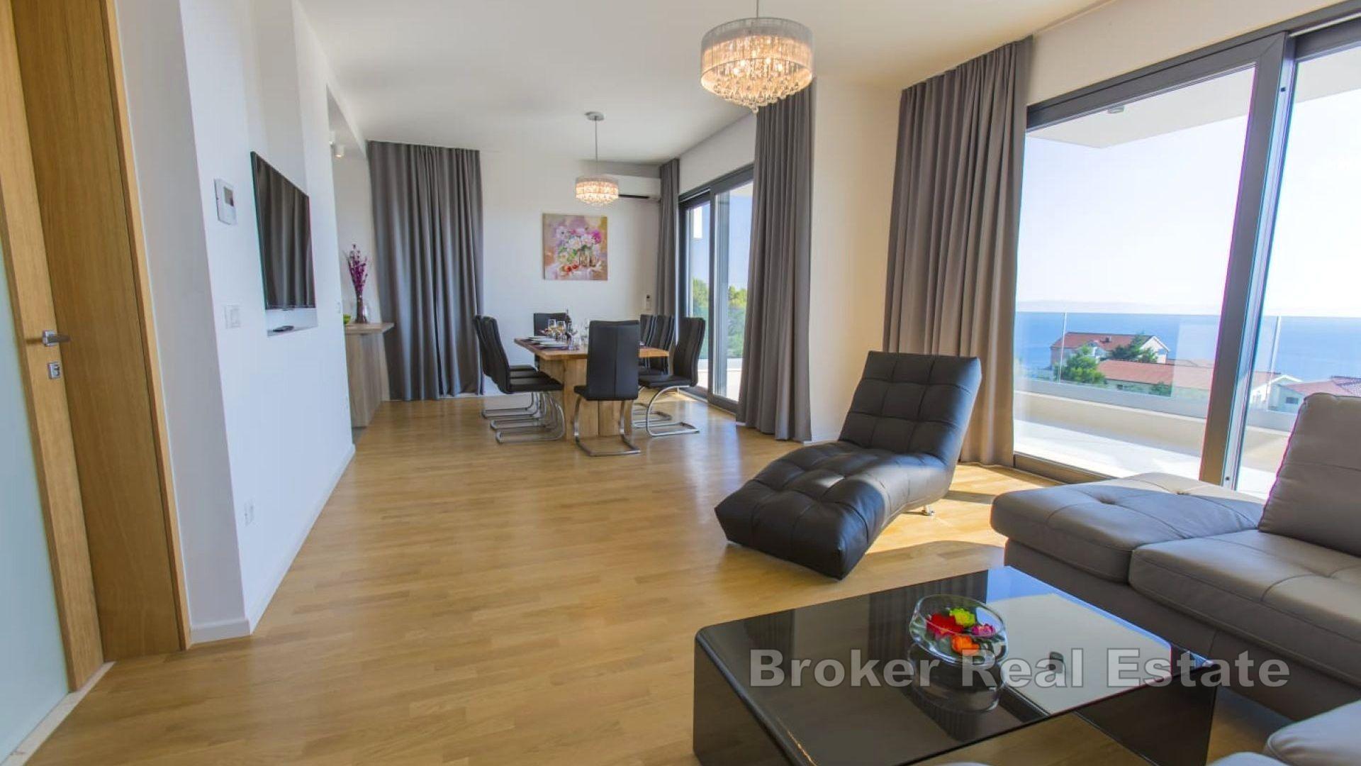 Villa moderne avec vue dégagée sur la mer