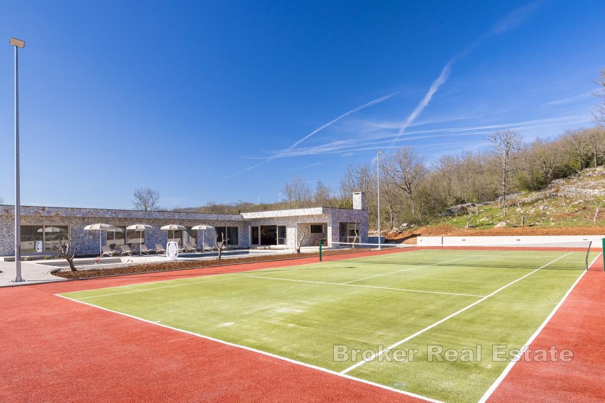 Einzigartige Villa mit Pool und Tennisplatz in der Nähe von Split