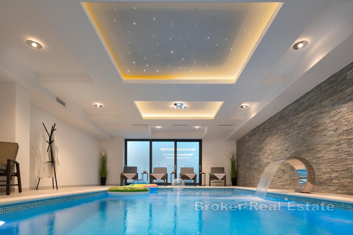 Private, moderne Villa mit Innenpool und Annehmlichkeiten für ganzjähriges Wohnen