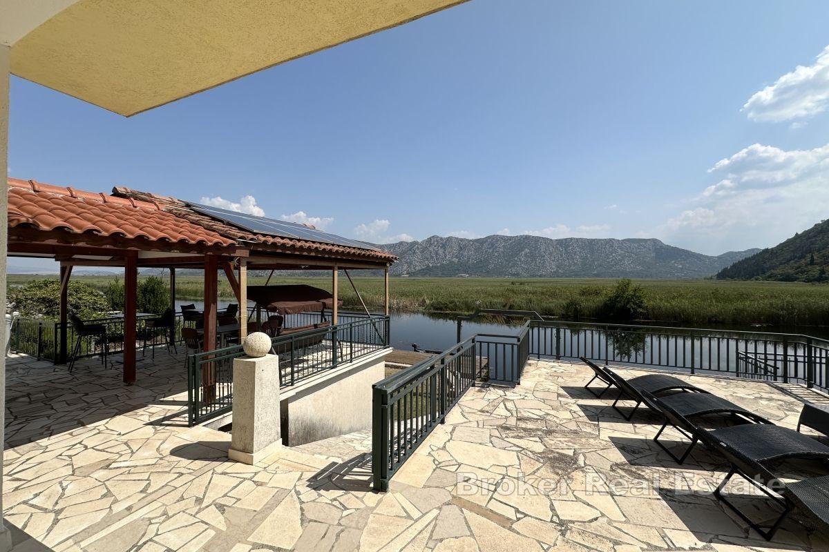 Autentisk hus i Podbrijest, Neretva-elvedalen