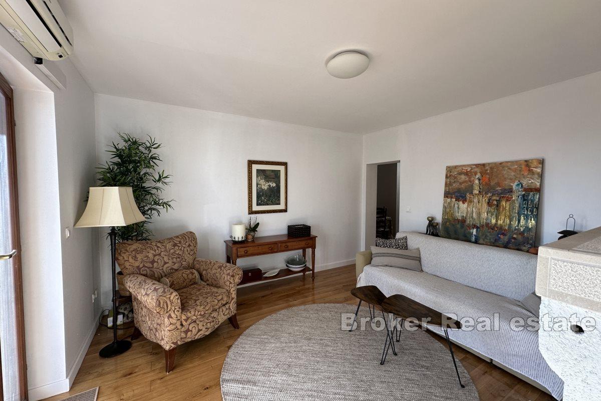 Ein-Zimmer-Apartment mit Panoramablick aufs Meer