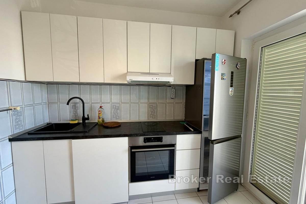 Jednopokojový apartmán s balkonem a parkováním k dlouhodobému pronájmu