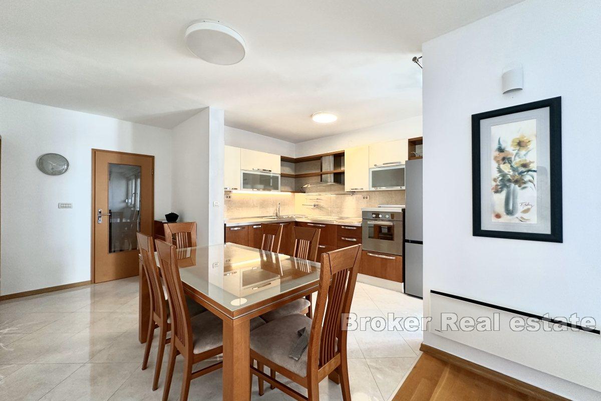 Spacious three-bedroom apartment in Mertojak