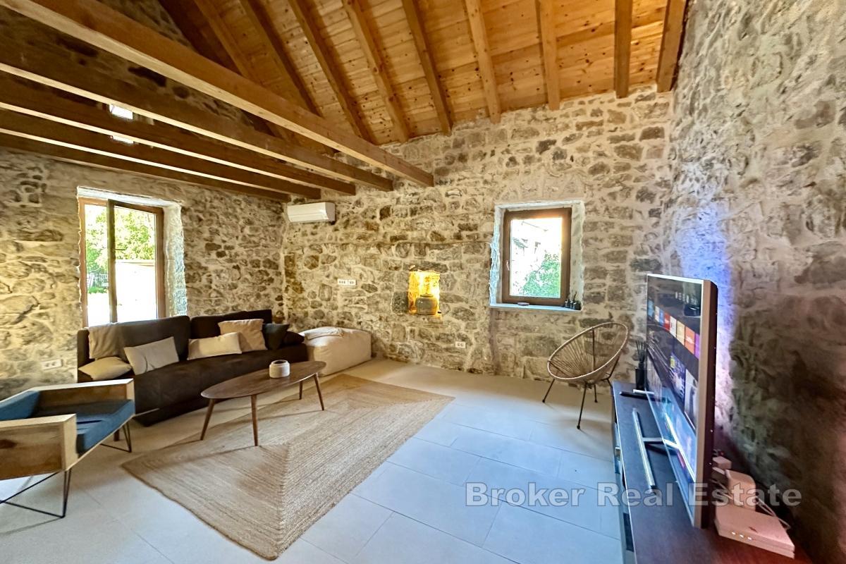 Authentisches Steinhaus mit Pool und Garten