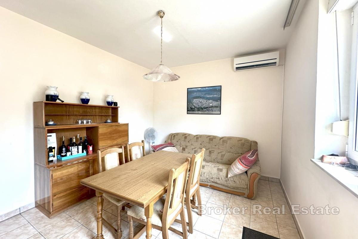 Zwei-Zimmer-Wohnung mit seitlichem Meerblick