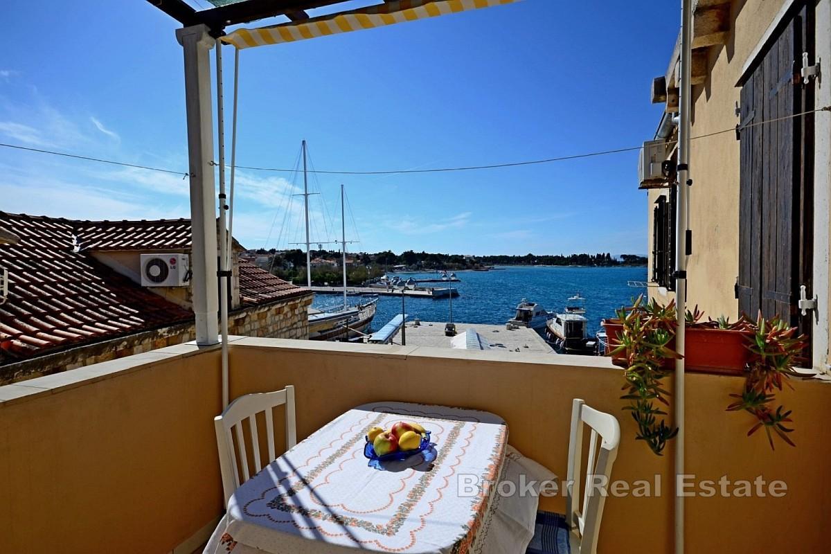 Tri apartmana s pogledom, prvi red do mora