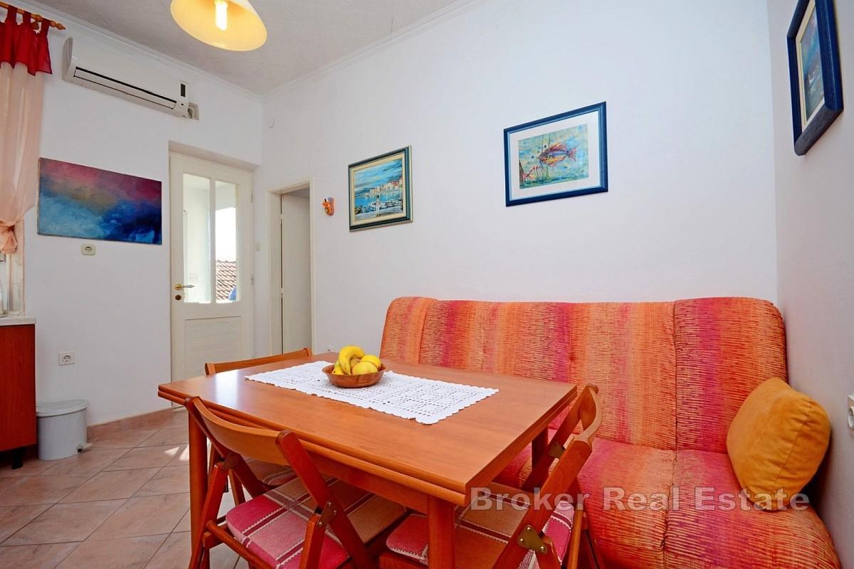 Tri apartmana s pogledom, prvi red do mora
