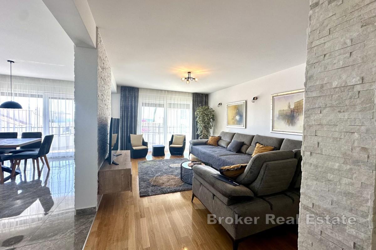 Mezonetový penthouse s panoramatickým výhledem na moře