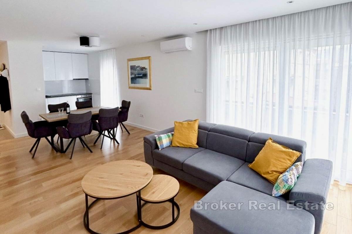 Elegante appartamento con due camere da letto in un nuovo edificio