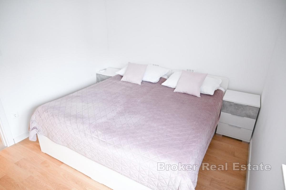 Elegante appartamento con due camere da letto in un nuovo edificio