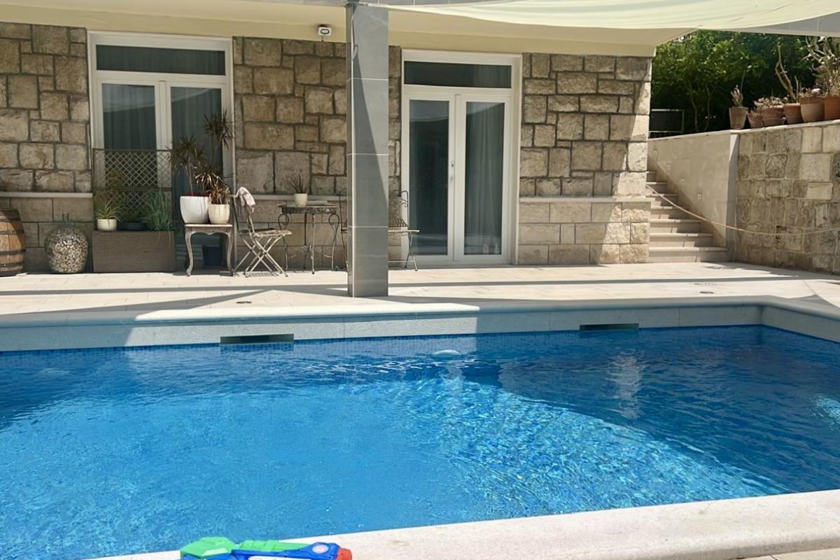 Appartamento con due camere da letto con parcheggio e piscina