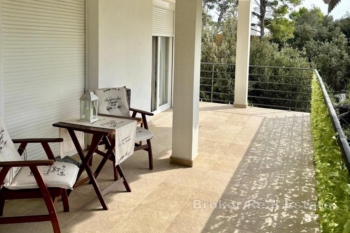 Appartamento confortevole e luminoso con giardino e terrazza nel cuore di Petrčane