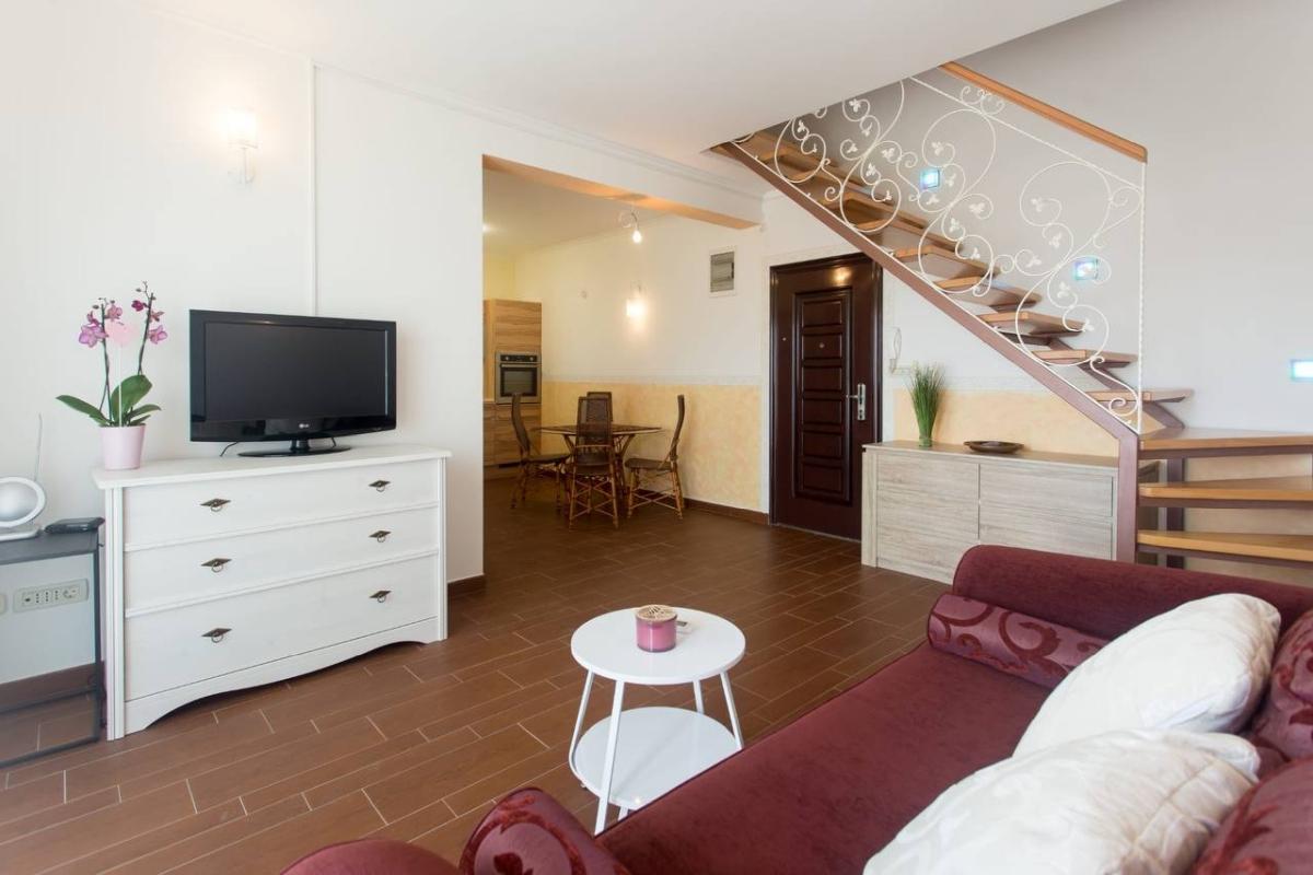 Elegante appartamento duplex con vista mare