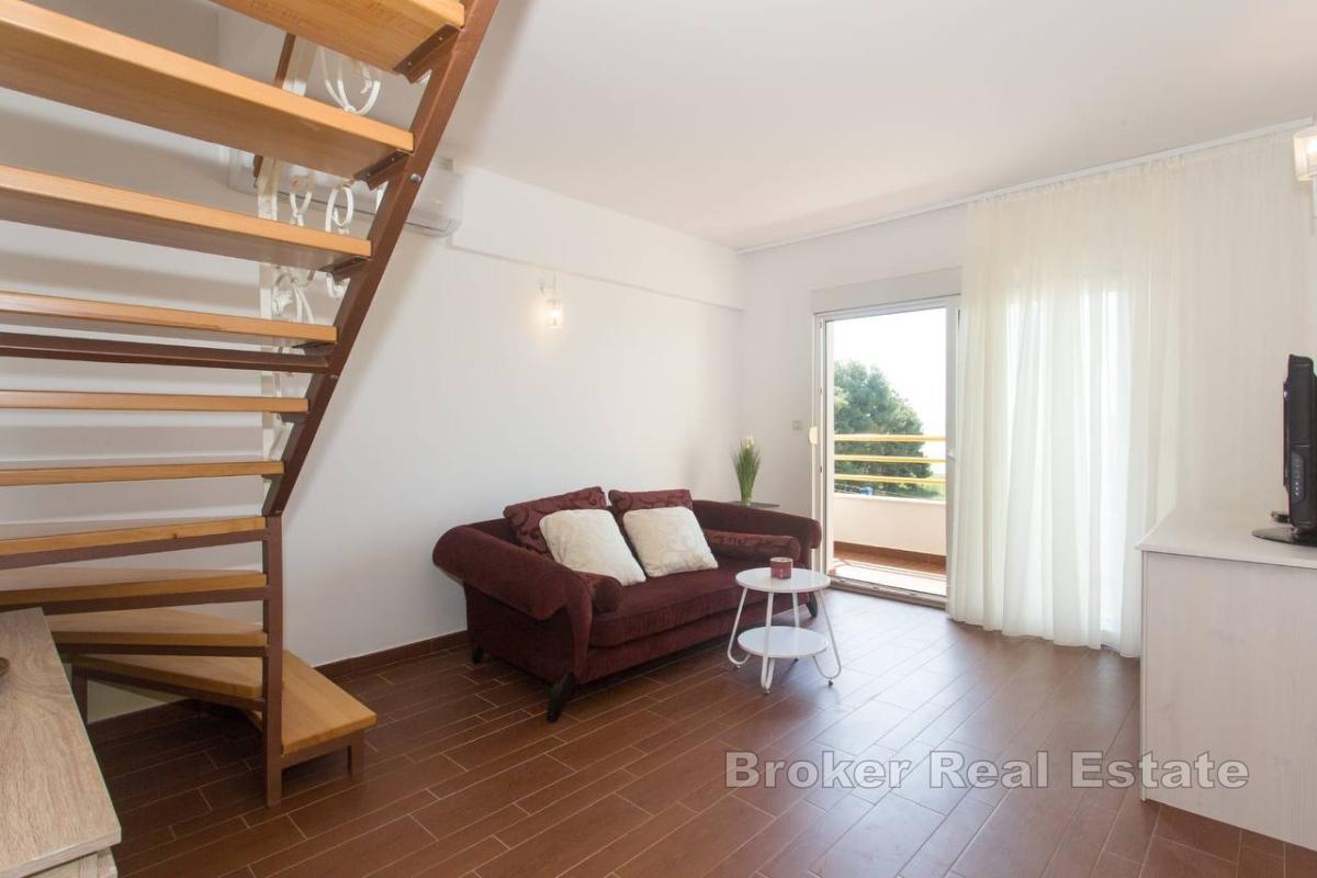Elegante appartamento duplex con vista mare