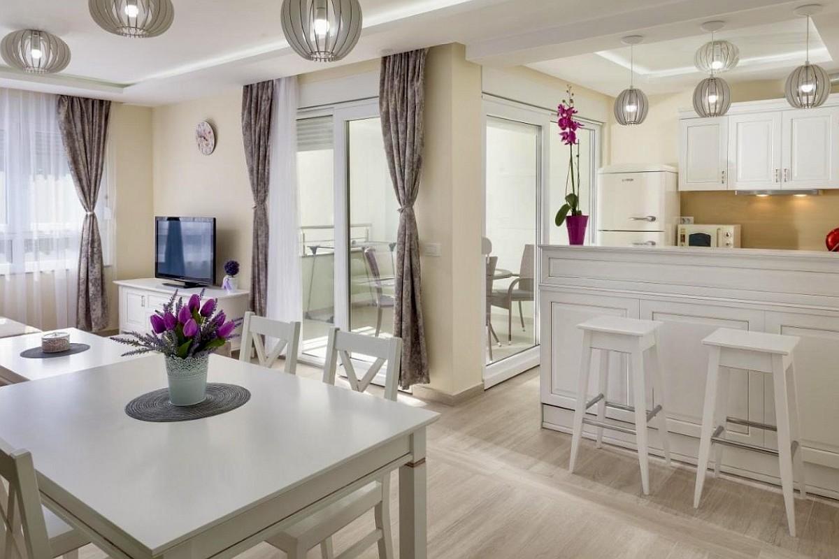 Moderne Zwei-Zimmer-Wohnung mit Stellplatz