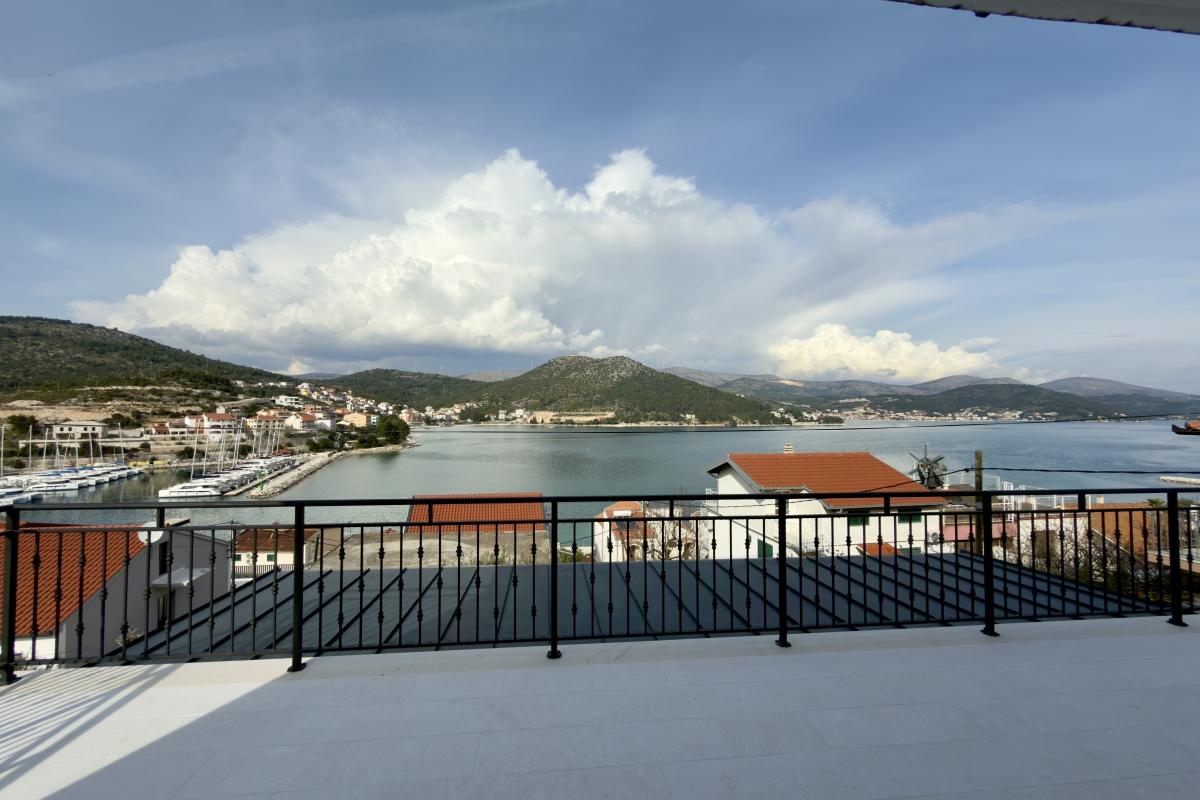 Tre appartamenti con una splendida vista mare