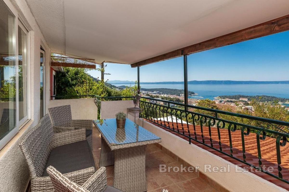 Moderne mediterrane Villa mit Pool