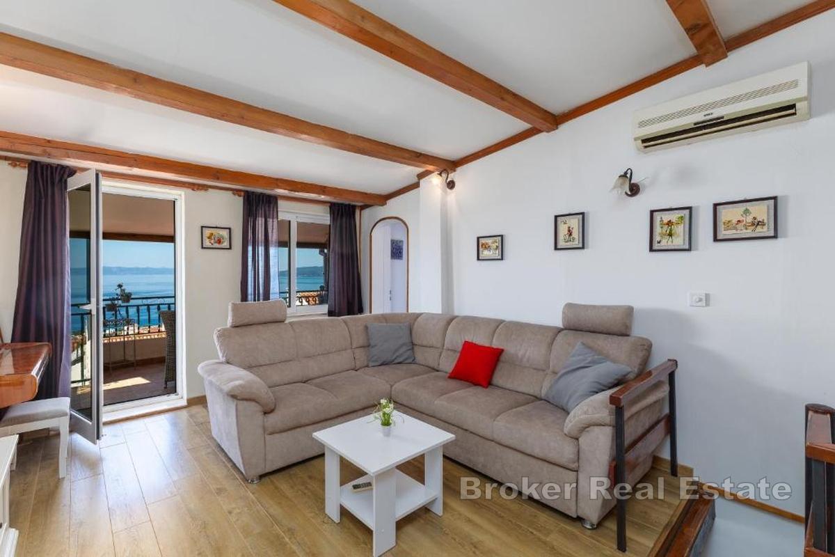 Moderne mediterrane Villa mit Pool