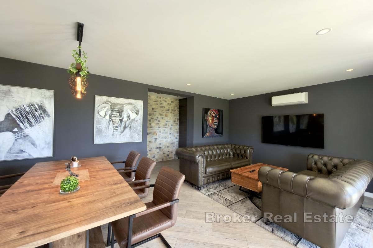 Modernt hus med panoramautsikt