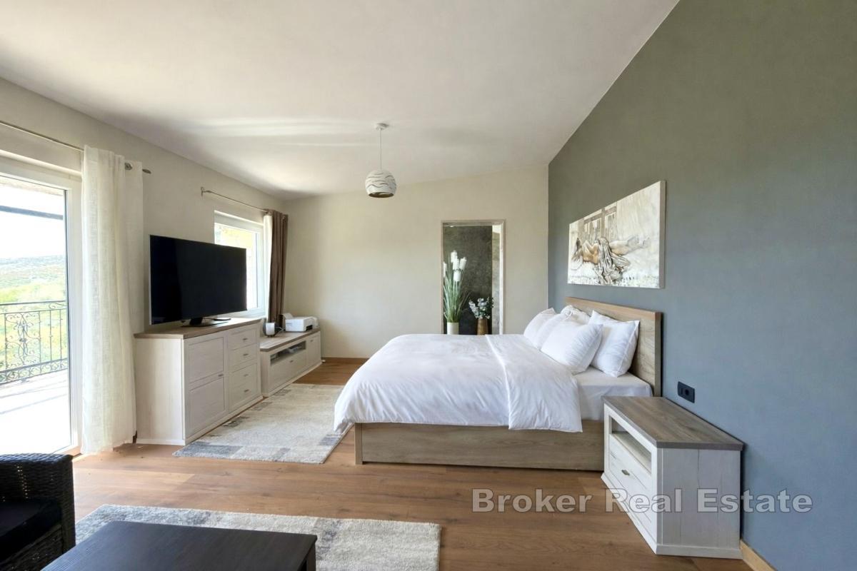 Modernt hus med panoramautsikt